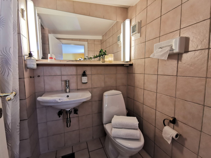 Bathroom 3, Hotel Dagmar, Esbjerg