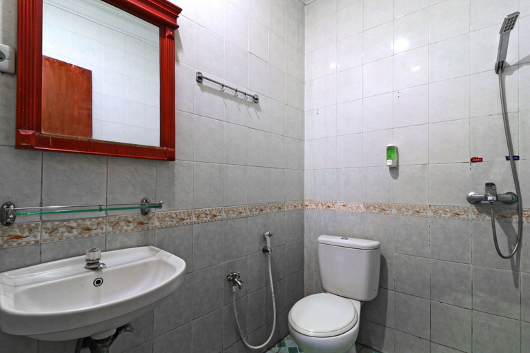 Bathroom 4, Hotel Sumatera, Medan