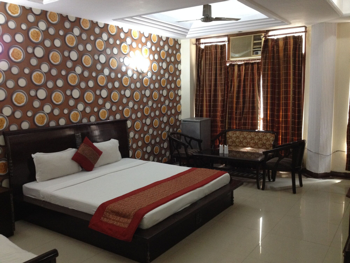 Bedroom 1, Hotel Royal Holidays, West