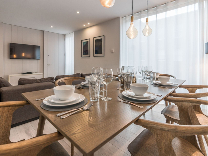 Others 5, The Phil Lynnot Suite - hiphipstay, Dublin