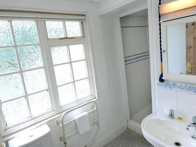 Bathroom 4, The Driftwood Spars, Cornwall