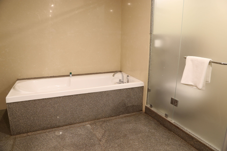 Bathroom 5, The Fern Residency Mundra, Kachchh
