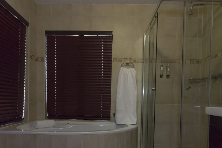 Bathroom 4, NorthHill Guesthouse, Mangaung