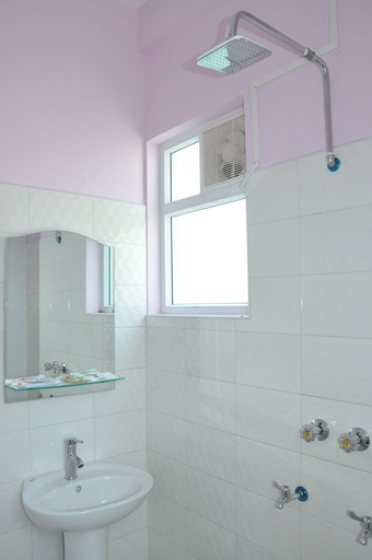 Bathroom 3, Man Shwe Li Hotel, Mandalay