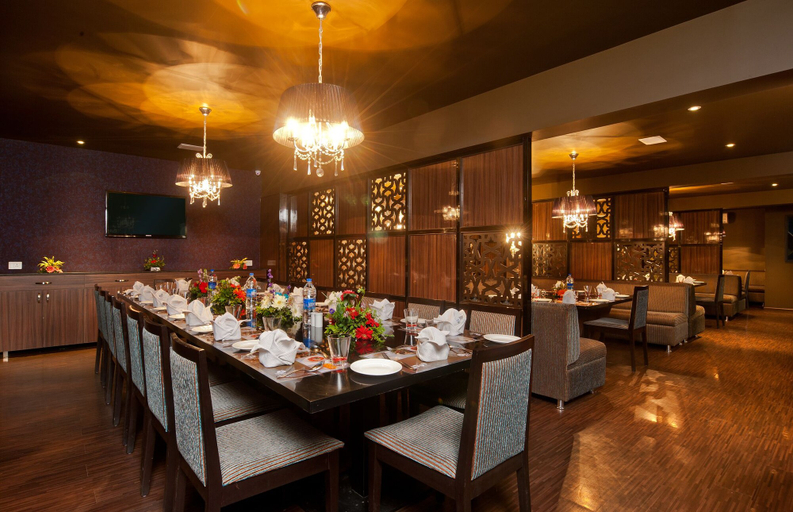 Food & Drinks 5, Iris Premire, Ahmadnagar