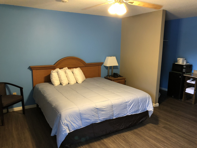 Bedroom 2, Vernon Inn Motel, Lamar