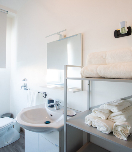 Others 3, Home Hotel - Clitumno 23, Milano