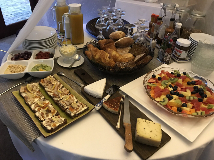 Food & Drinks 5, Milkwood Lodge - Hermanus, Overberg