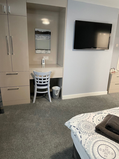 Bedroom 2, The Halfway House, Leeds