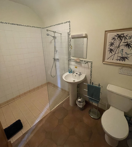 Bathroom 4, Chestnut Farm Holiday Cottages, Derbyshire