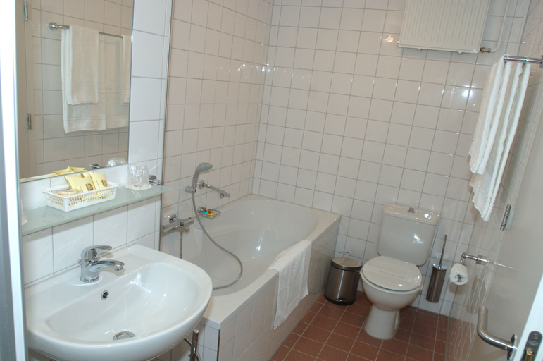 Bathroom 4, Grand Museum Hotel, BW Signature Collection, Delft