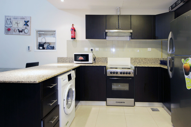 Others 2, Signature Holiday Home - Red Residence, Dubai