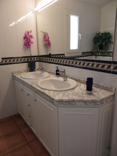 Bathroom 4, Danlux Yuta, Girona