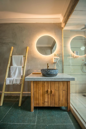 Bathroom, Ming Palace Inn, Guilin