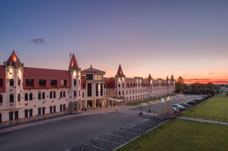 Exterior & Views