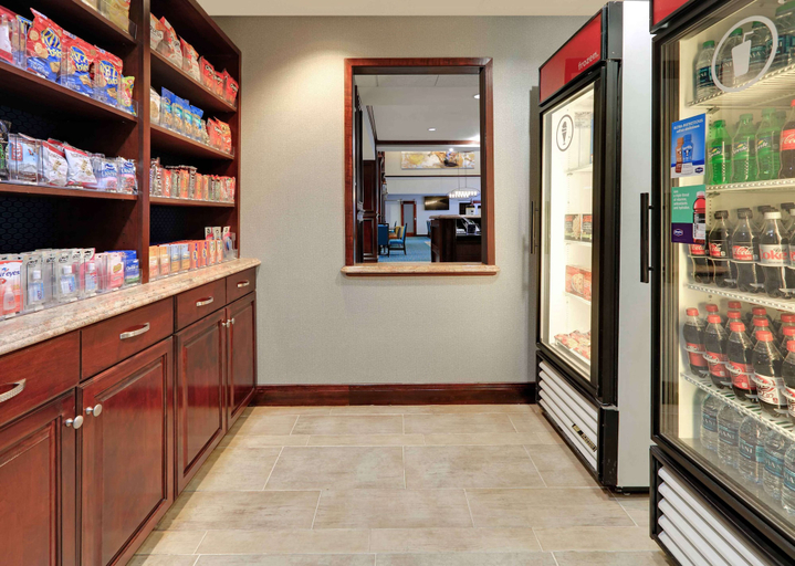 Food & Drinks 5, Hampton Inn & Suites Dallas-Arlington-South, Arlington