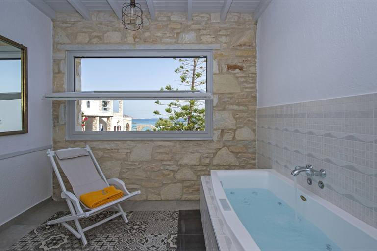 Bathroom 5, Contaratos Beach, South Aegean