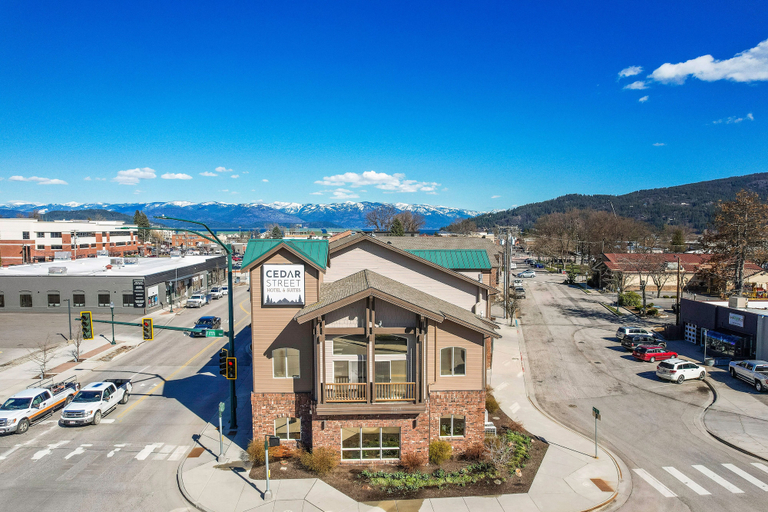Exterior & Views