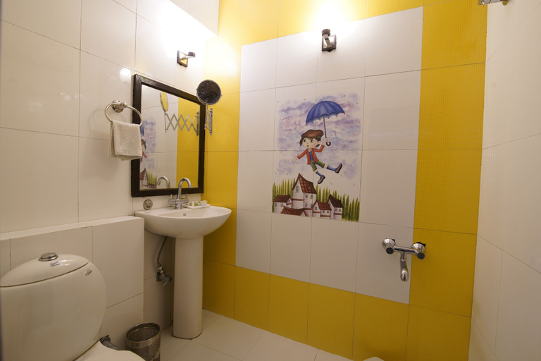 Bathroom 3, Ashirwad Hotel and Spa, Dehradun