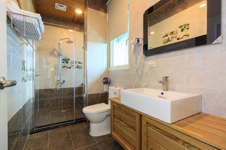 Bathroom 3, Gu-Ji Gu-Ji Garden B&B, Yilan