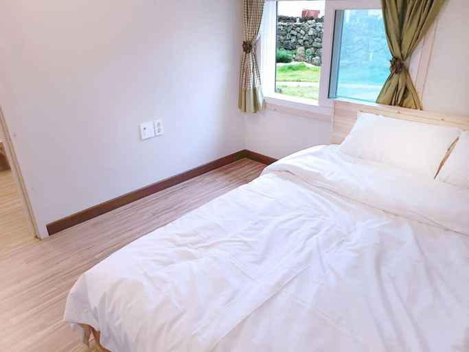 Bedroom 2, Doldam House, Jeju