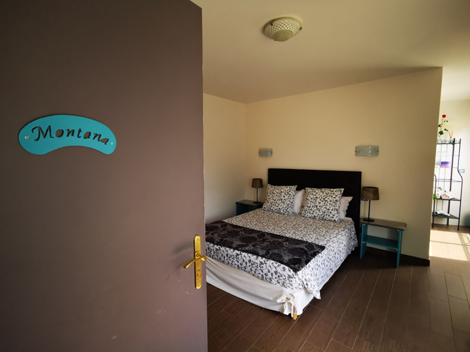 Bedroom 3, La Raimbaudière, Essonne