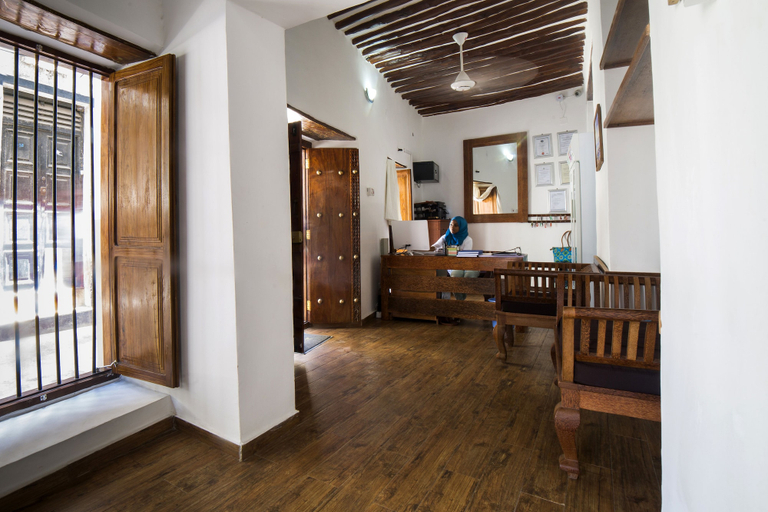 Others 5, Lala Hostel, Mjini
