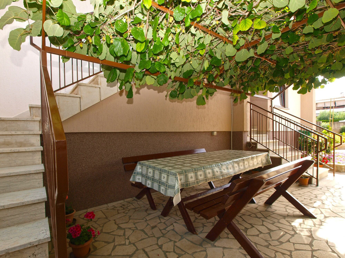 Others 5, Apartment 1563, Pula