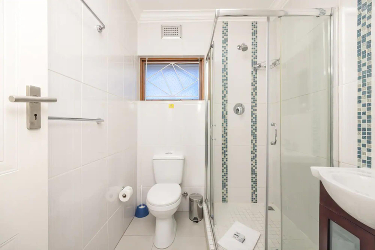Bathroom, Vibrant and Safe 2 Bedroom Apartment, City of Cape Town