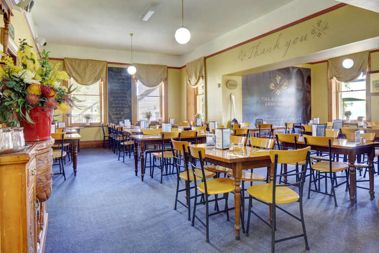 Food & Drinks 5, The Richmond Arms Hotel, Clarence