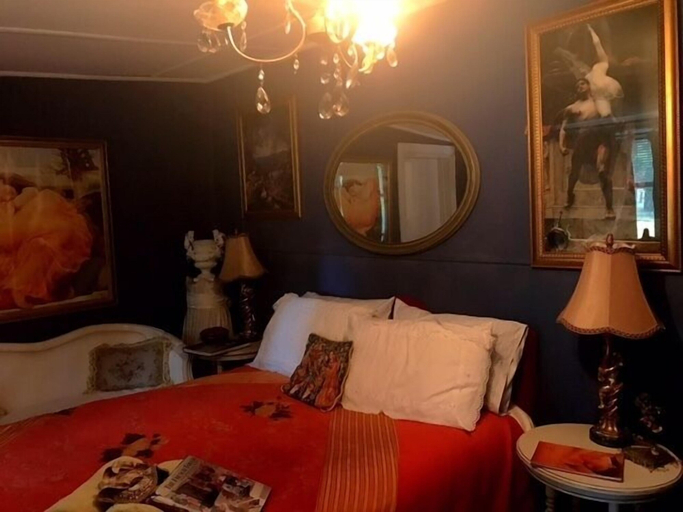 Bedroom 3, Le Petit Palais Villas, Wollondilly