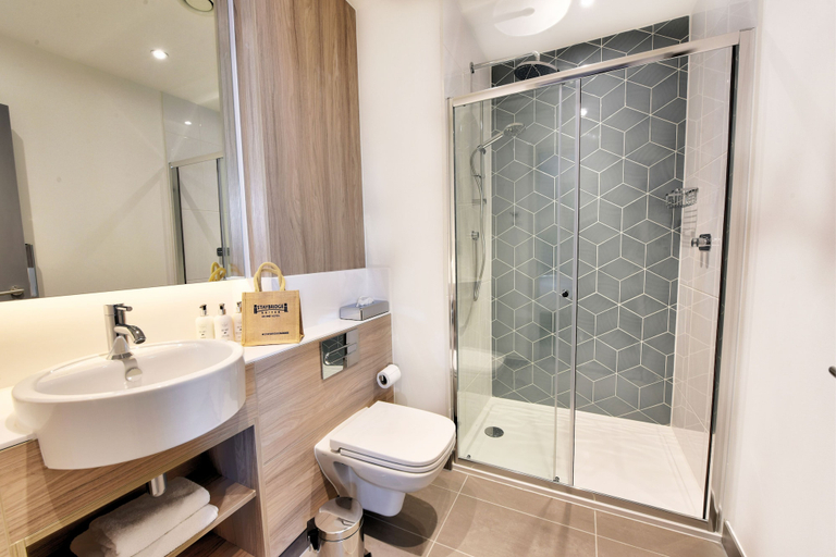 Bathroom 5, Staybridge Suites DUNDEE, Dundee