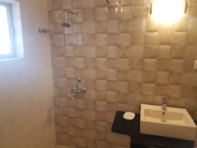 Bathroom 3, Hotel Doon Regency, Dehradun