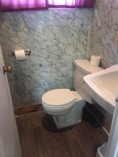 Bathroom 3, Dighton Inn, Lane