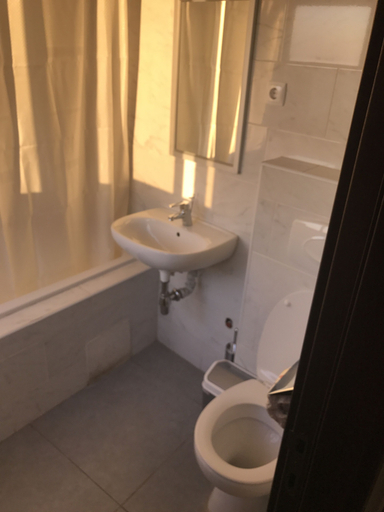 Bathroom 3, Hotel Santa Cruz, Maputo