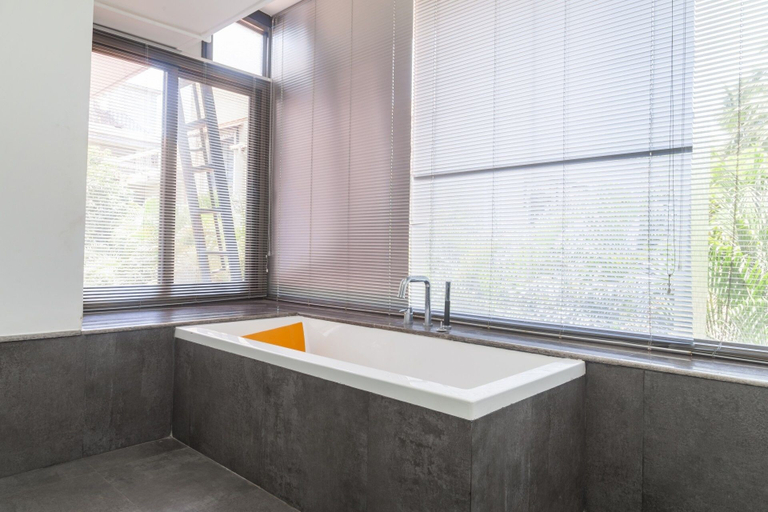 Bathroom 3, GuestHouser 4 BHK Villa in Calangute, North Goa