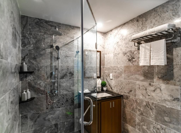 Bathroom 4, A Bong Villa, Da Nang