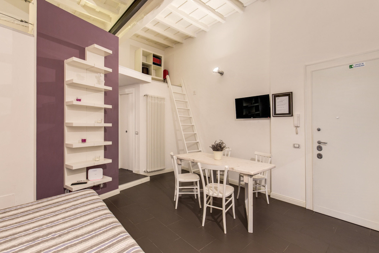 Others 4, trastevere miracle suite, Rome