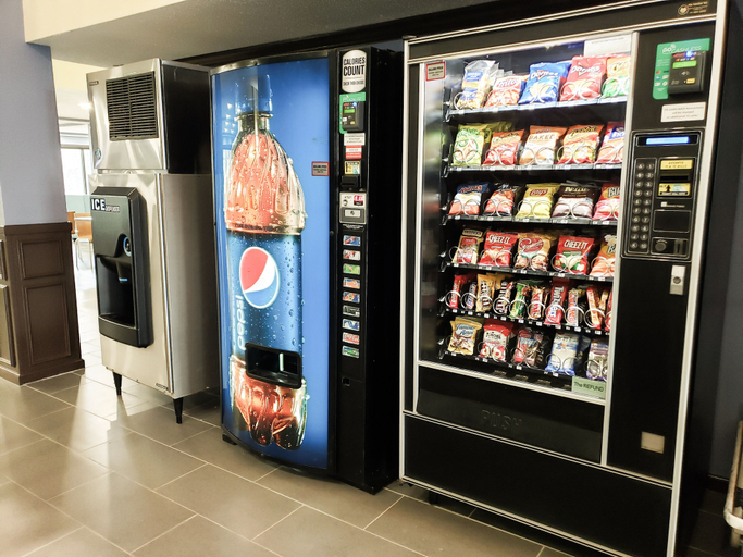 Food & Drinks 5, Days Inn & Suites by Wyndham Merrillville, Lake