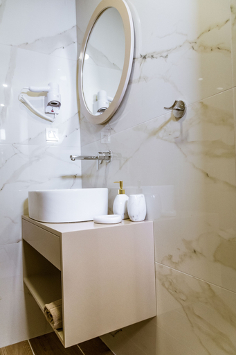 Bathroom 4, Konmari boutique suites, Crete