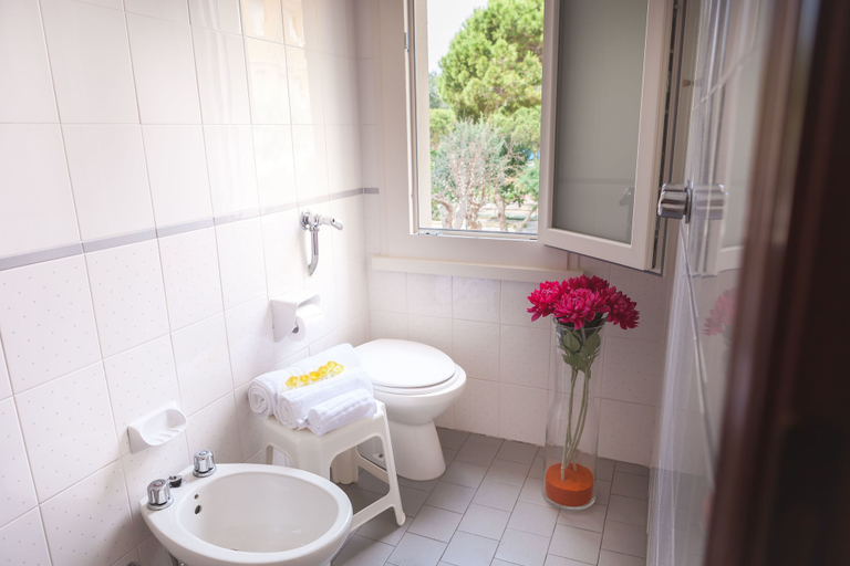 Bathroom 5, Hotel San Francisco, Ravenna