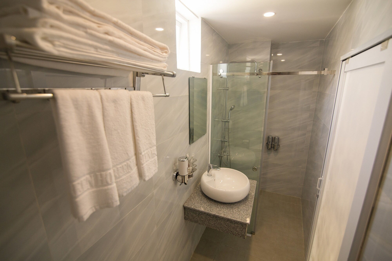 Bathroom 4, Green Hotel Quy Nhơn - Hostel, Qui Nhơn