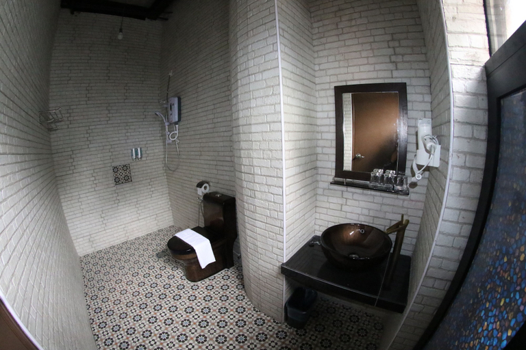Bathroom 3, Ban Loong Hotel, Kinta