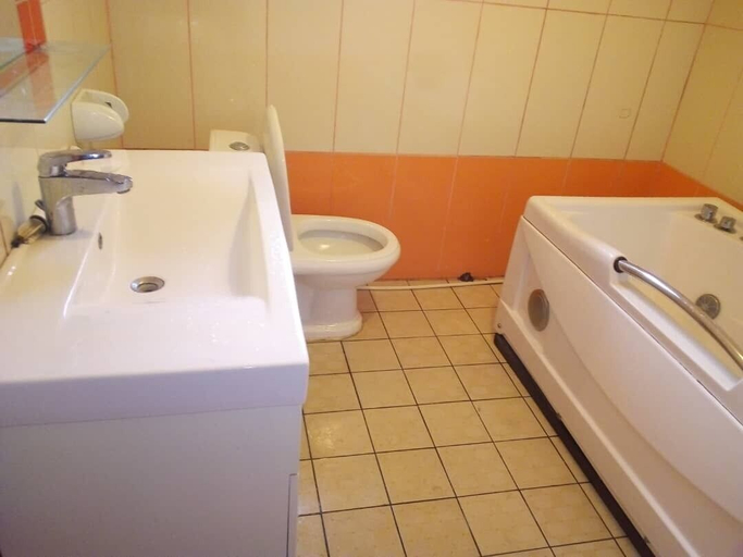 Bathroom 4, Appartement Meublé VIP Douala Bonapriso, Wouri