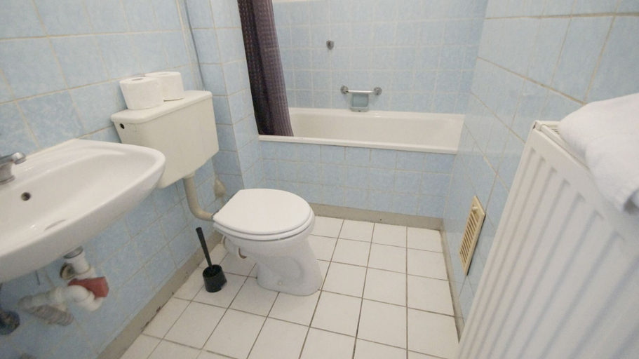 Bathroom, Apartments Remscheid 4, Remscheid