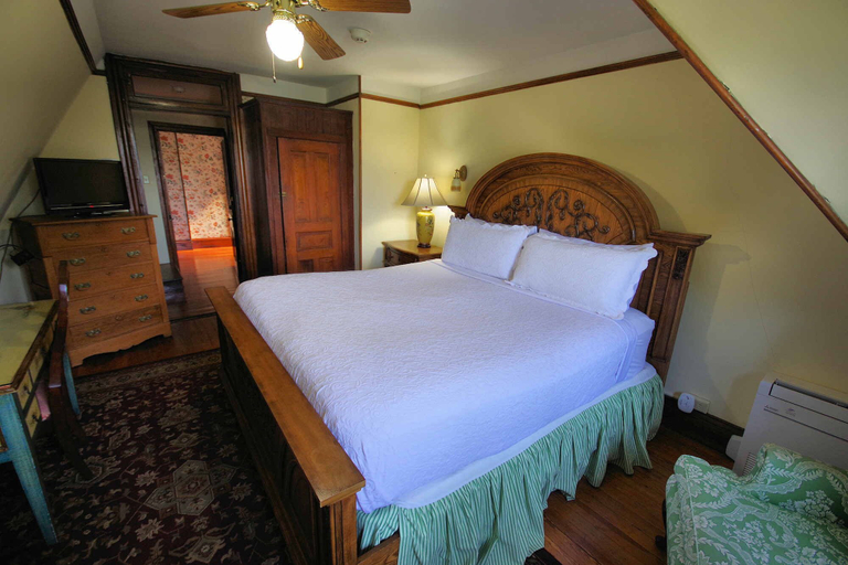 Bedroom 3, Cedar Crest Inn, Buncombe