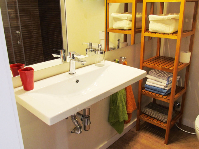 Bathroom 4, Apartaments Països Catalans, Barcelona