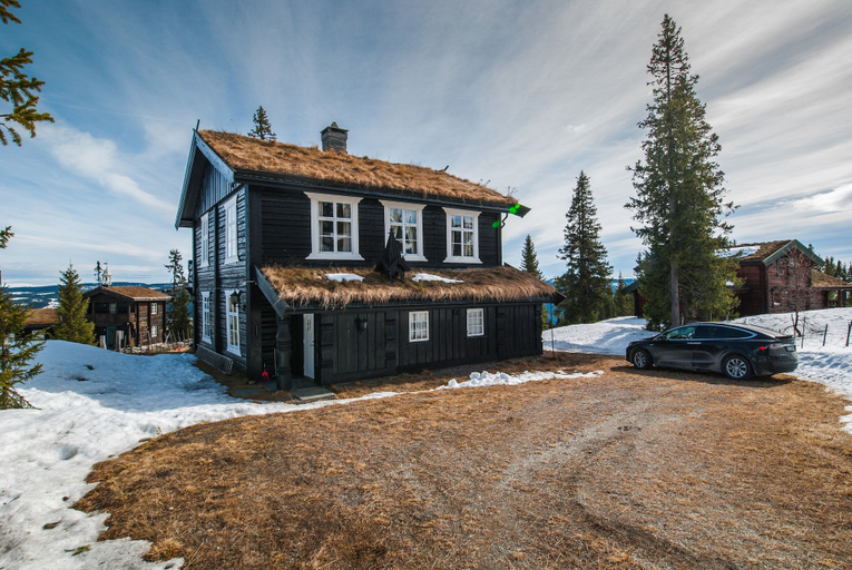 Exterior & Views