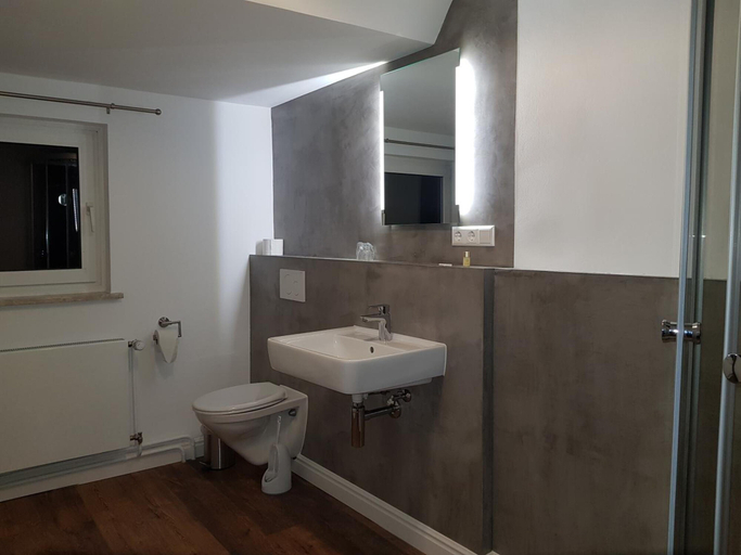 Bathroom 5, Hotel Krone UG, Rottweil