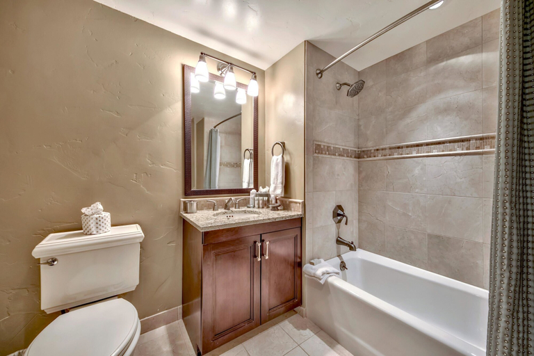 Bathroom 4, Constellation Residences, Placer